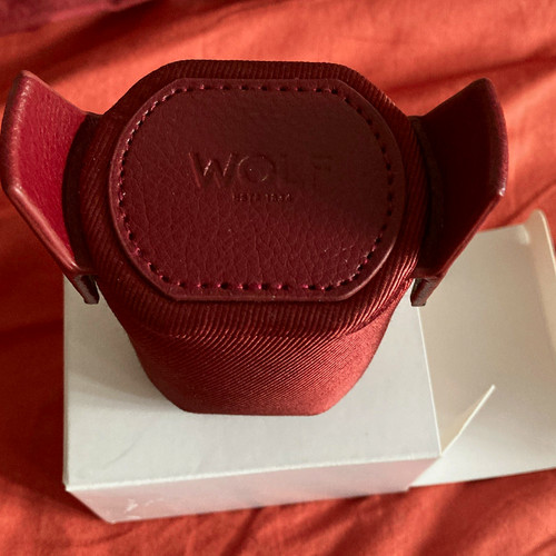 Burgundy wolf watch winder - wolf,