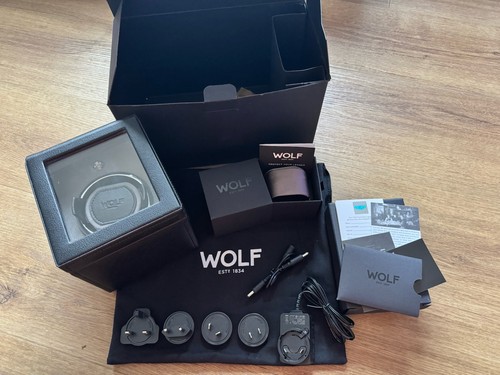 Wolf cub single - wolf, watch